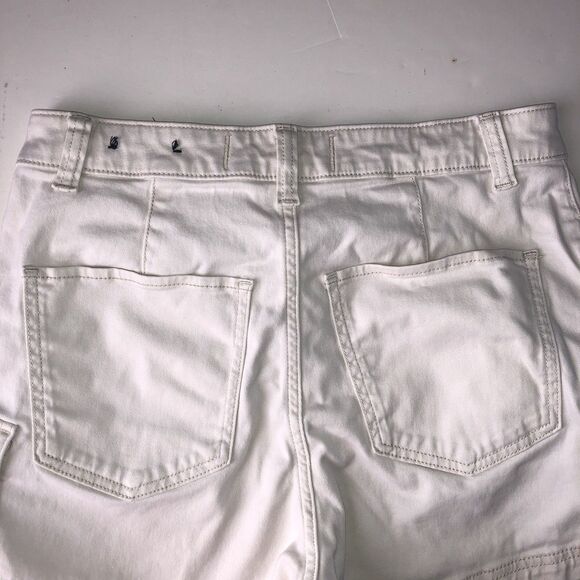 Hollister California Ultra High-Rise Mom Shorts 3" Cargo Ivory Size 9/8 W 29 - Picture 10 of 16